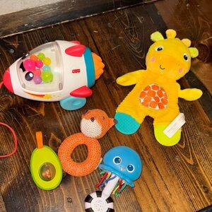 Colorful Kids Toy Set with Plush Giraffe and Rocket